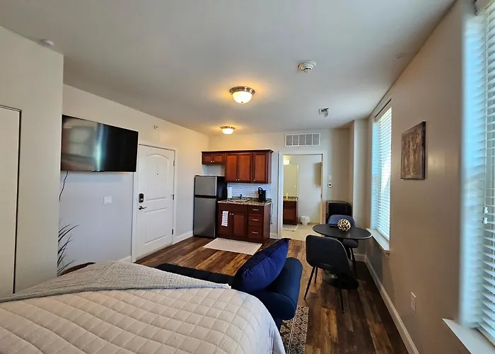 Cozy Stay At The Inman - 214